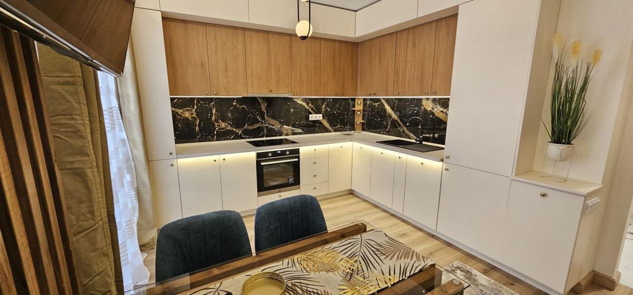 Apartament 2 camere,ultrafinisat,mobilat,utilat la cheie,terasa 12 mp.