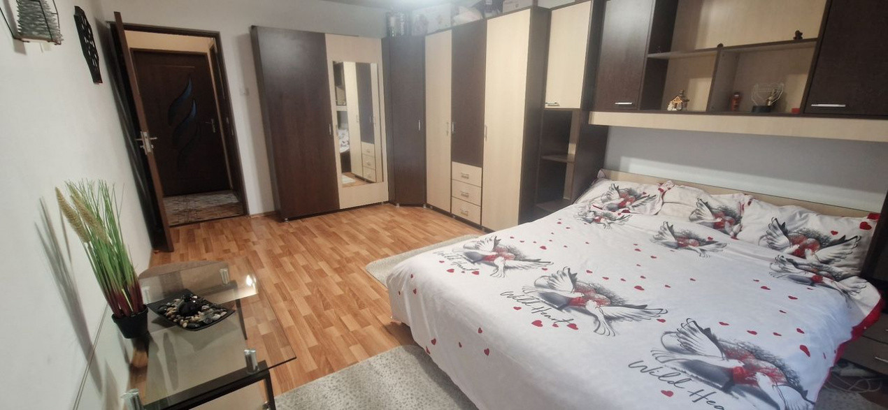 Apartament suprafata 53mp , balcon 9mp zona Marasti . 