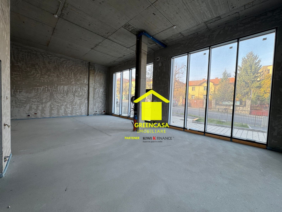 Spatiu comercial , suprafata de 90mp plus terasa 34mp . Zona  Cipariu.
