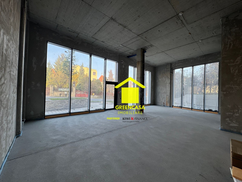 Spatiu comercial , suprafata de 90mp plus terasa 34mp . Zona  Cipariu.
