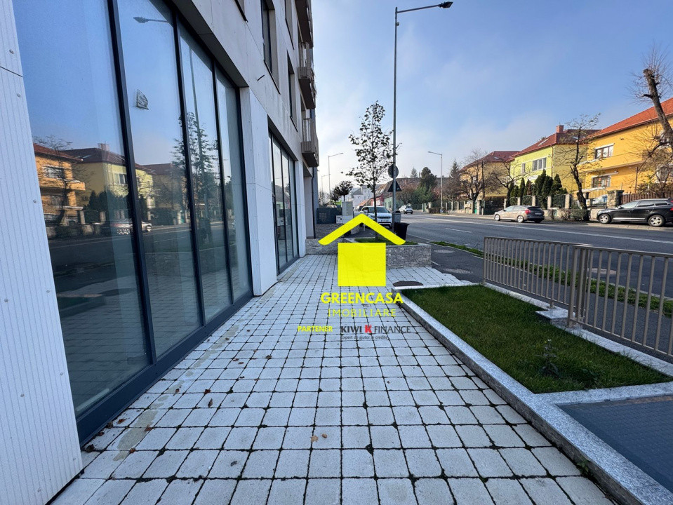 Spatiu comercial , suprafata de 90mp plus terasa 34mp . Zona  Cipariu.