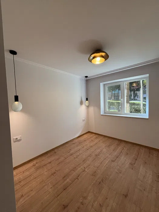 Apartament 3 camere , suprafata de 65mp, parter . zona: Manastur 