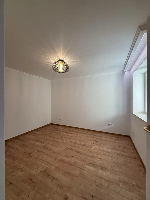 Apartament 3 camere , suprafata de 65mp, parter . zona: Manastur 