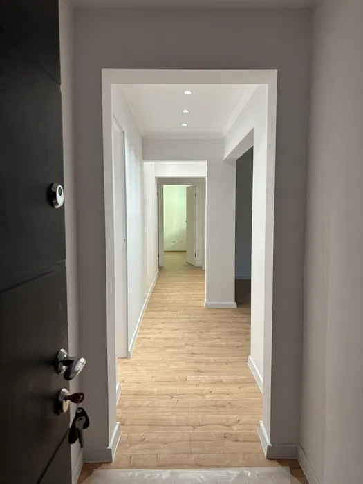 Apartament 3 camere , suprafata de 65mp, parter . zona: Manastur 