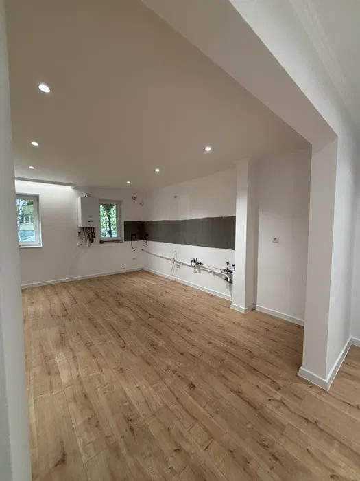 Apartament 3 camere , suprafata de 65mp, parter . zona: Manastur 