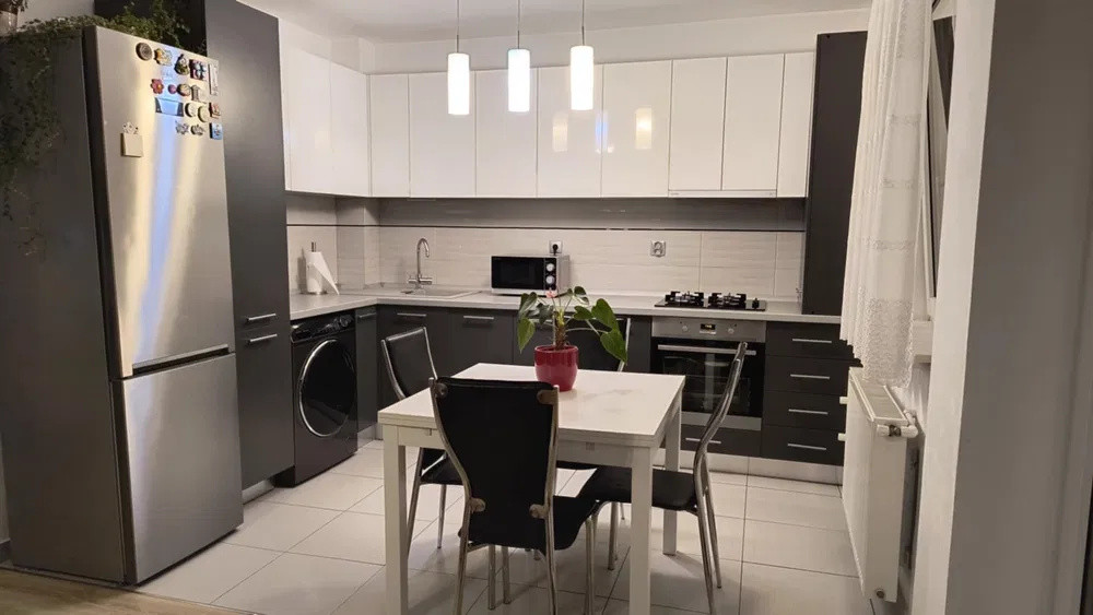 Apartament 3 camere , suprafata 67mp, zona : Floresti 