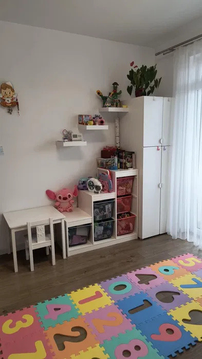 Apartament 3 camere , suprafata 67mp, zona : Floresti 