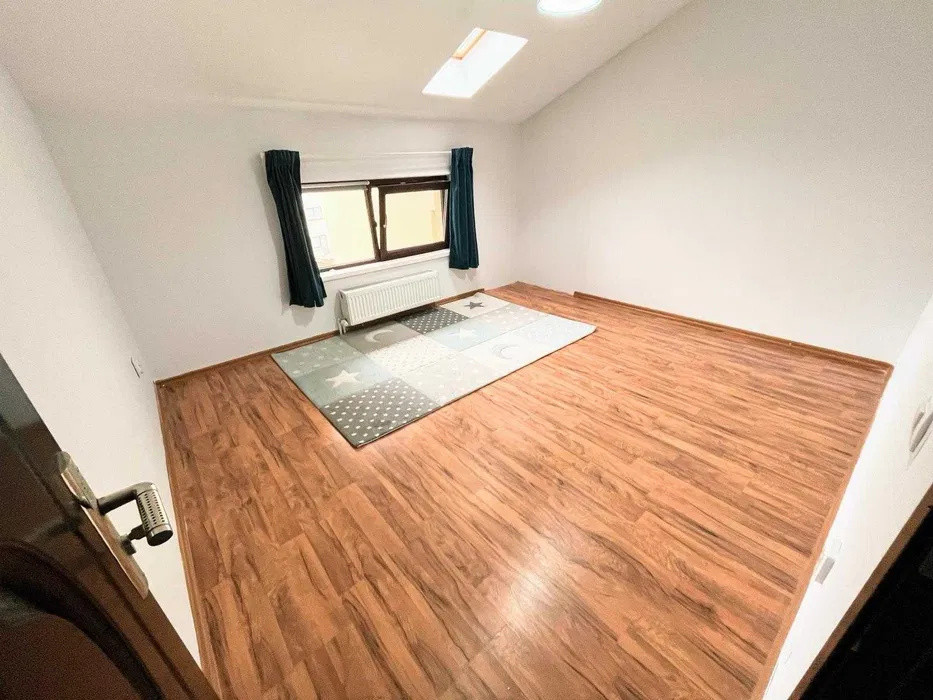 Apartament 3 camere , suprafata 56mp +parcare zona FLORESTI