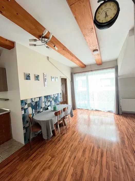 Apartament 3 camere , suprafata 56mp +parcare zona FLORESTI