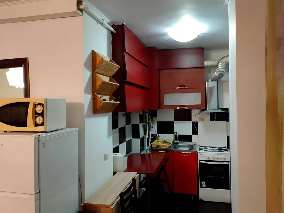 Apartament cu suprafata de 45mp . Zona : Tineretului