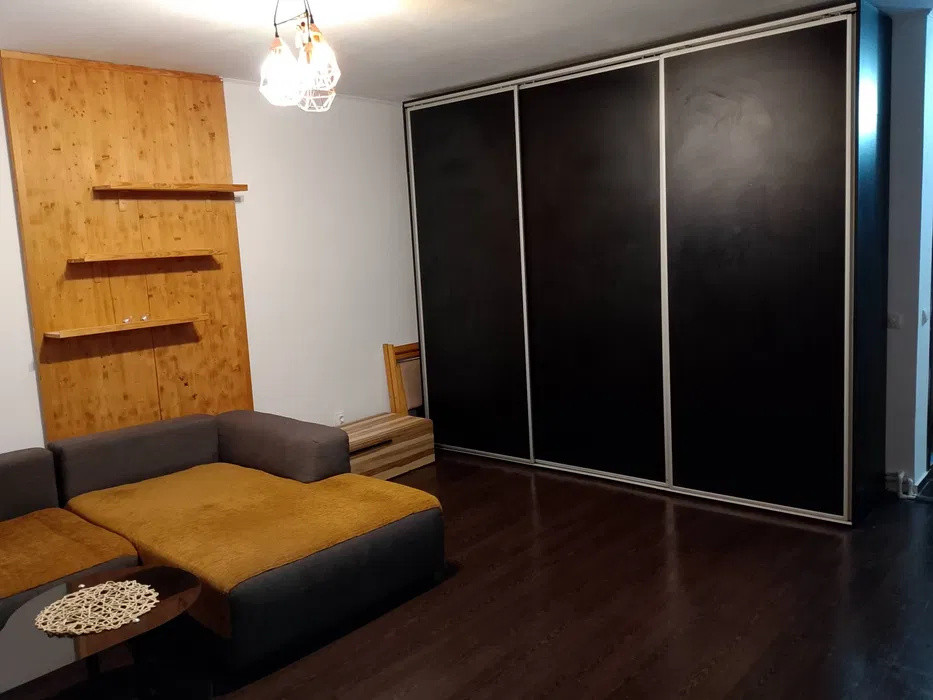 Apartament cu suprafata de 45mp . Zona : Tineretului