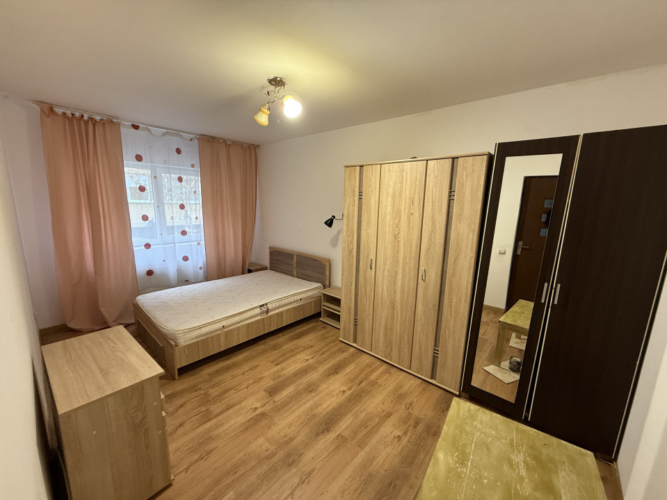 Oportunitatea 1.700 euro mp , Apartament 2 camere decomandate zona Florilor.