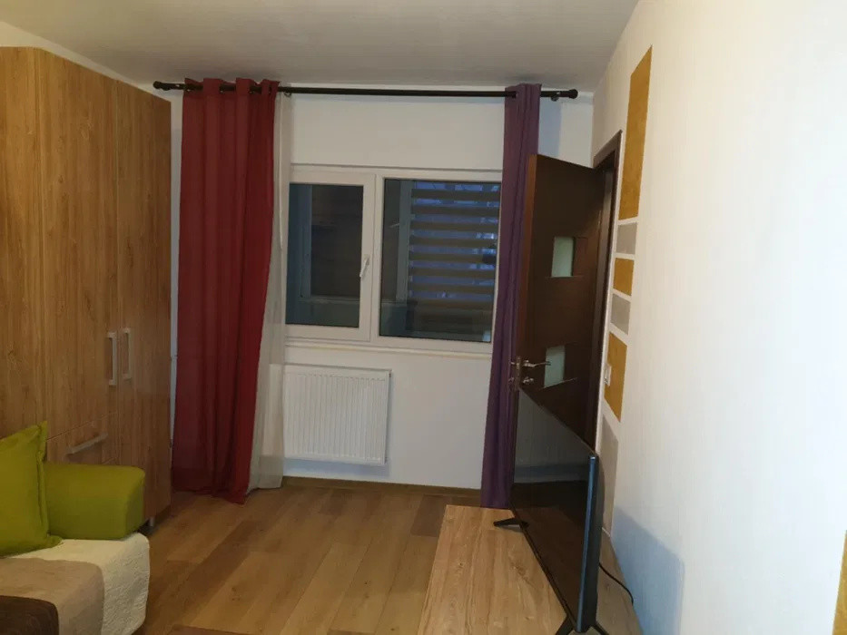 Garsionera de vanzare cu suprafata de 28 mp plus balcon , zona Marasti