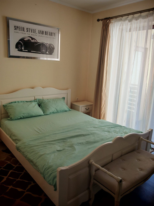 Apartament semidecomandat cu suprafata de 55mp . Zona : Subcetate 