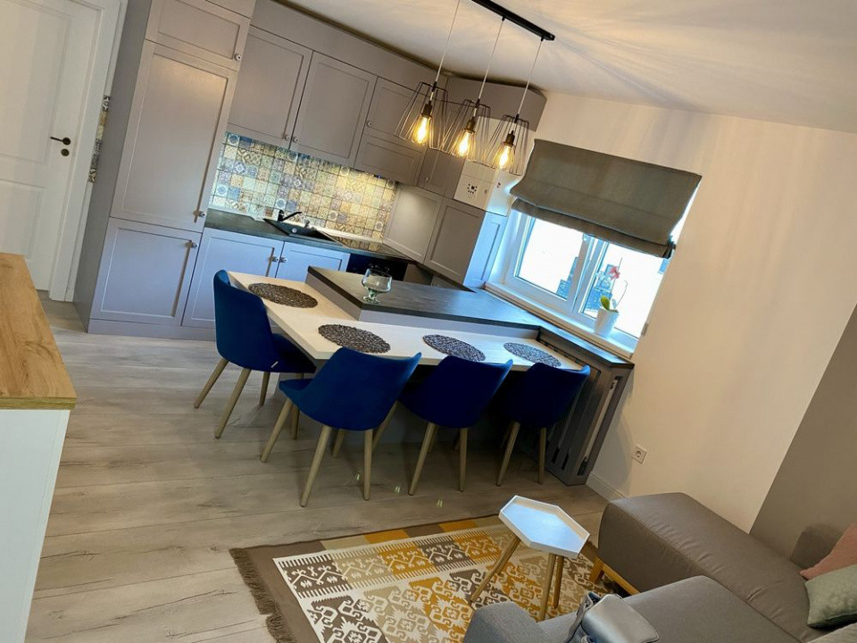 Optortunitate Investitie ,Vand apartament 3 camere , paracre subterana zona Vivo