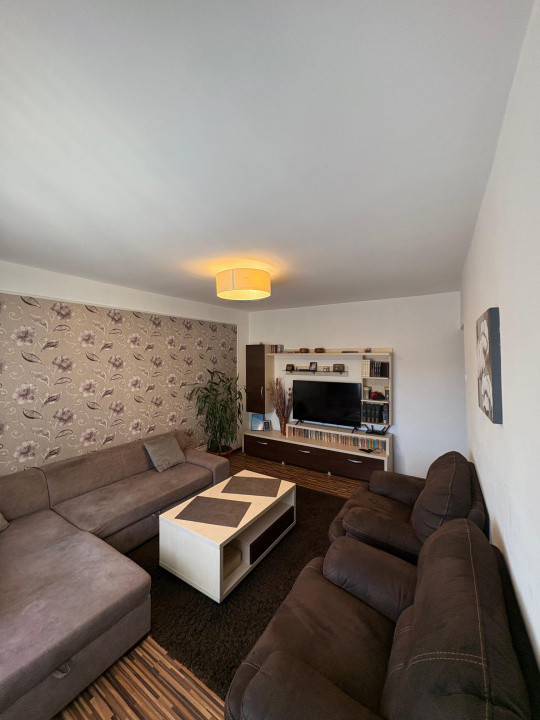 Apartament 3 camere / 68 mp / decomandat / etaj intermediar,  str. București