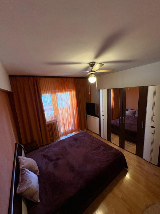 Apartament 3 camere / 68 mp / decomandat / etaj intermediar,  str. București