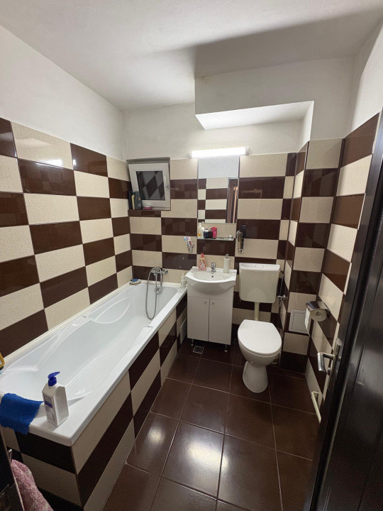 Apartament 3 camere / 68 mp / decomandat / etaj intermediar,  str. București