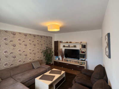 Apartament 3 camere / 68 mp / decomandat / etaj intermediar,  str. București