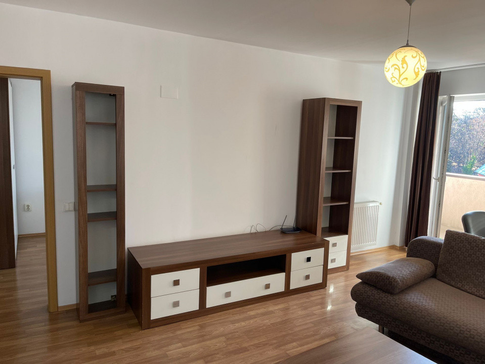 Apartament de 2 camere, semidecomandat, 54 mp + balcon 7 mp, Strada Moților