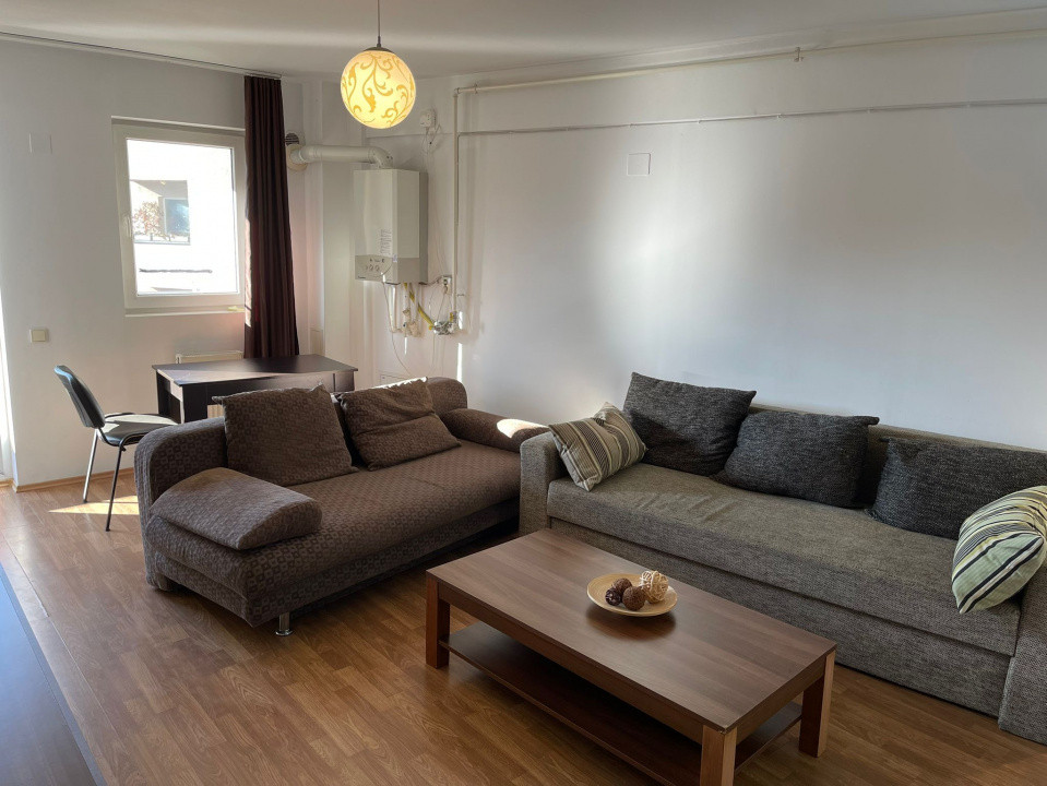 Apartament de 2 camere, semidecomandat, 54 mp + balcon 7 mp, Strada Moților