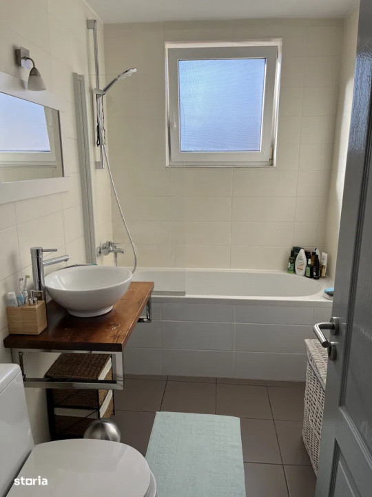 Oportunitate de investitie ,Apartament cheie 3 camere , etaj intermediar.