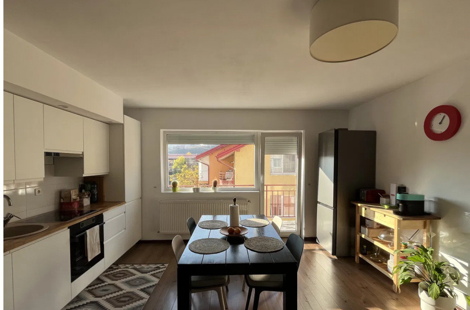 Oportunitate de investitie ,Apartament cheie 3 camere , etaj intermediar.