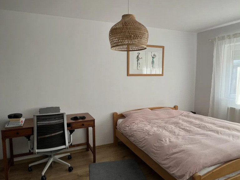 Oportunitate de investitie ,Apartament cheie 3 camere , etaj intermediar.