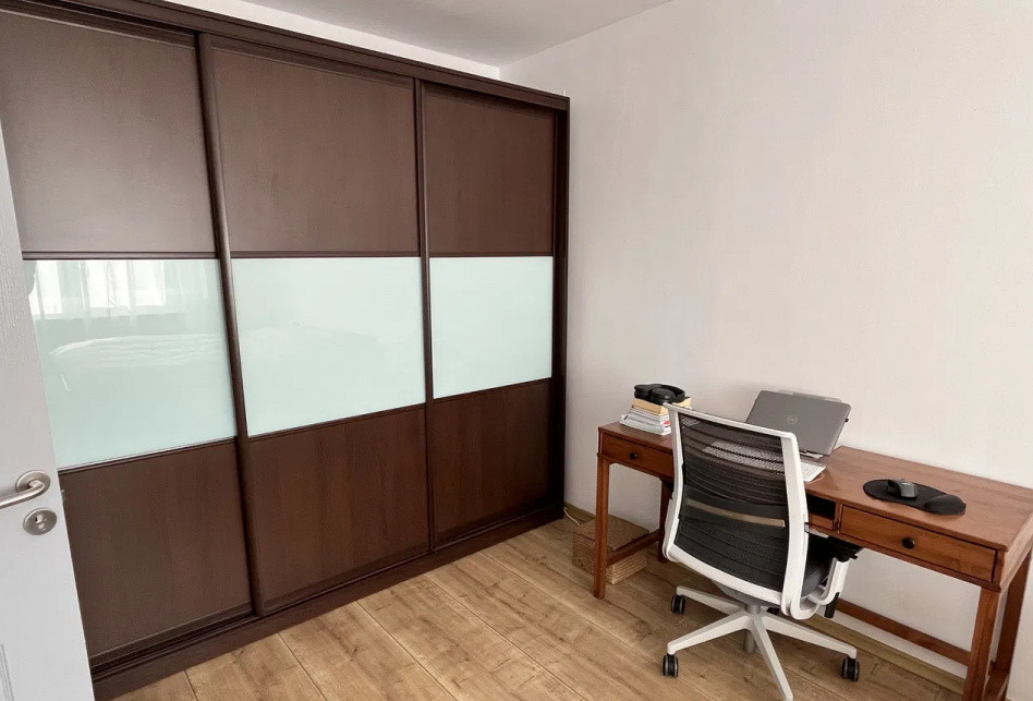 Oportunitate de investitie ,Apartament cheie 3 camere , etaj intermediar.