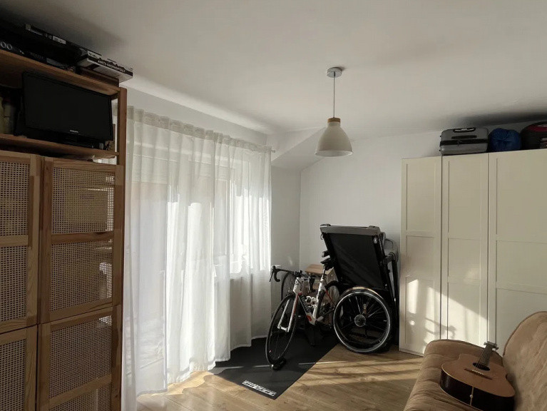 Oportunitate de investitie ,Apartament cheie 3 camere , etaj intermediar.