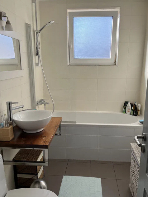 Oportunitate de investitie ,Apartament cheie 3 camere , etaj intermediar.