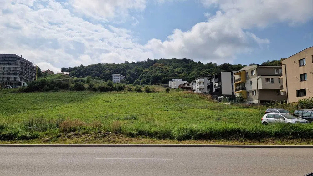 Teren de constructii de vanzare !!