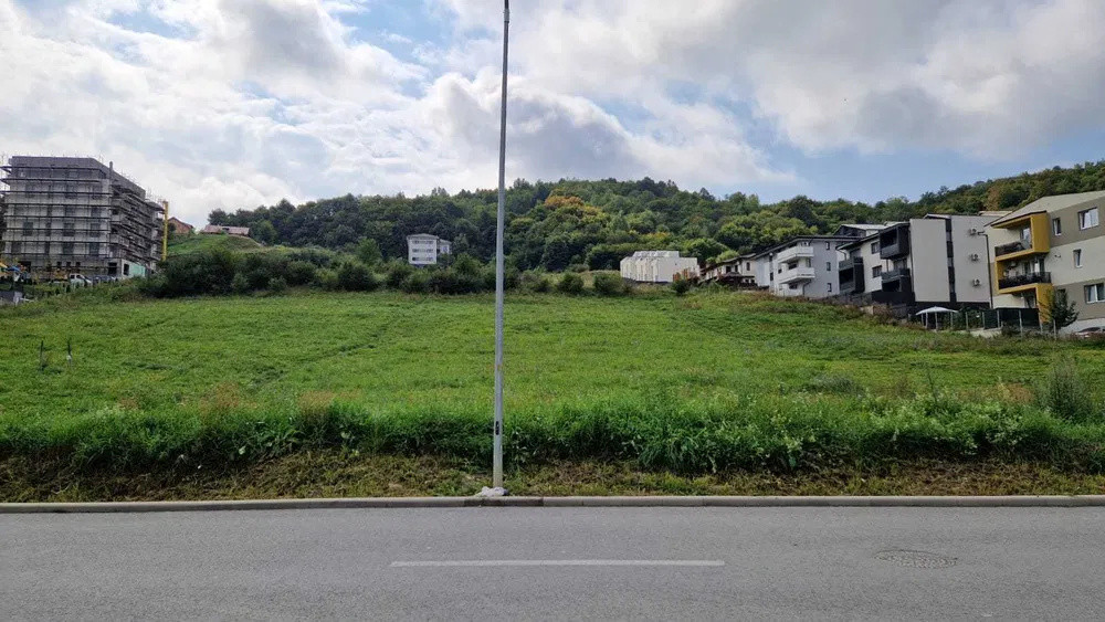 Teren de constructii de vanzare !!