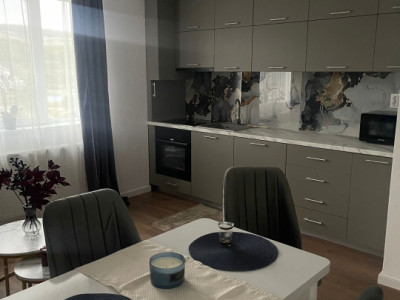 Apartament 3 camere cu parcare.