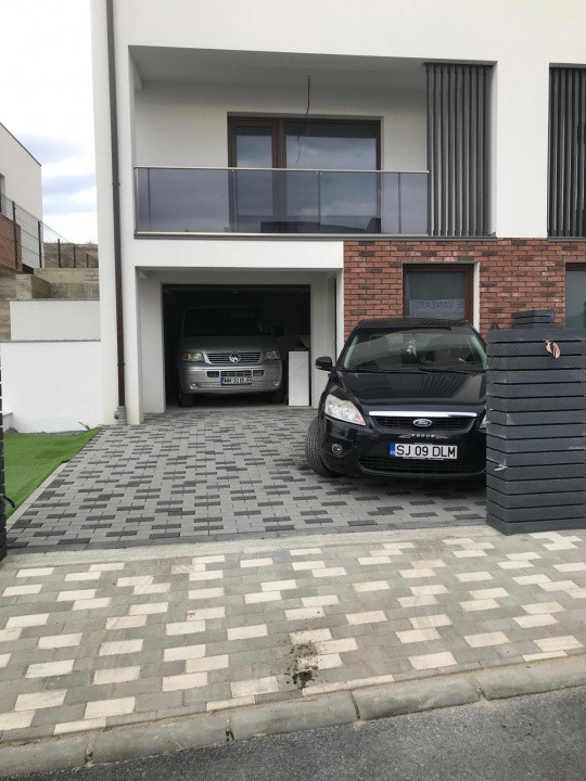 Duplex semifinisat cu Garaj Voronet .