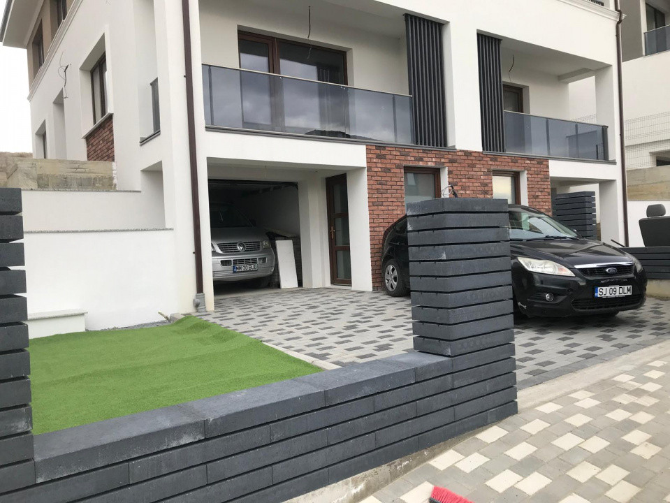 Duplex semifinisat cu Garaj Voronet .