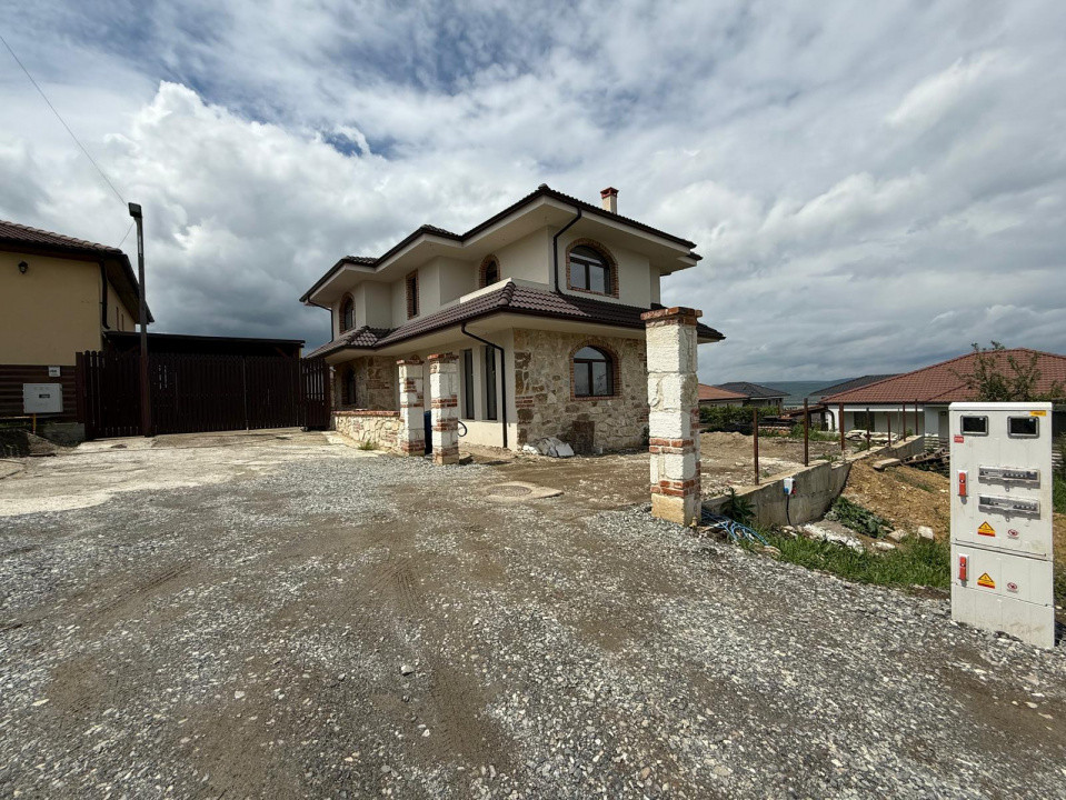 Casă Individuală, 142 mp utili, teren 500 mp Dezmir 