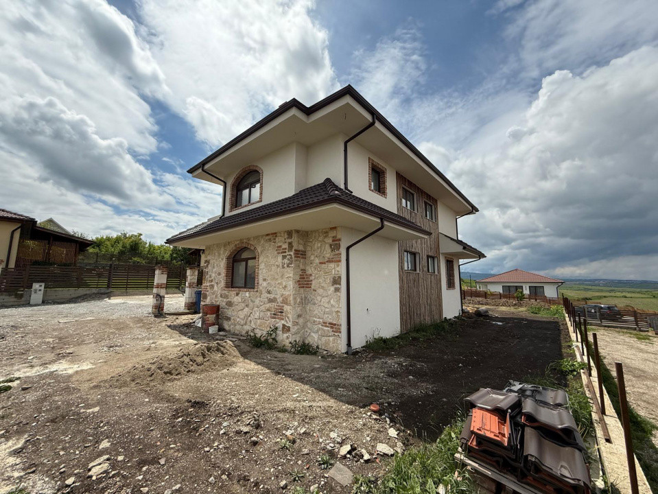 Casă Individuală, 142 mp utili, teren 500 mp Dezmir 