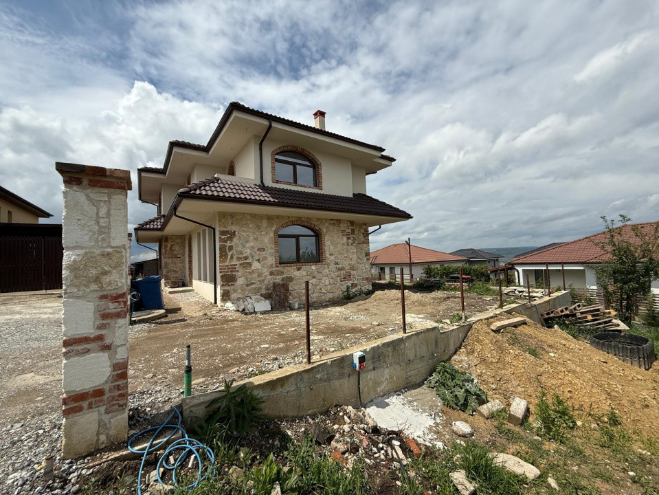 Casă Individuală, 142 mp utili, teren 500 mp Dezmir 