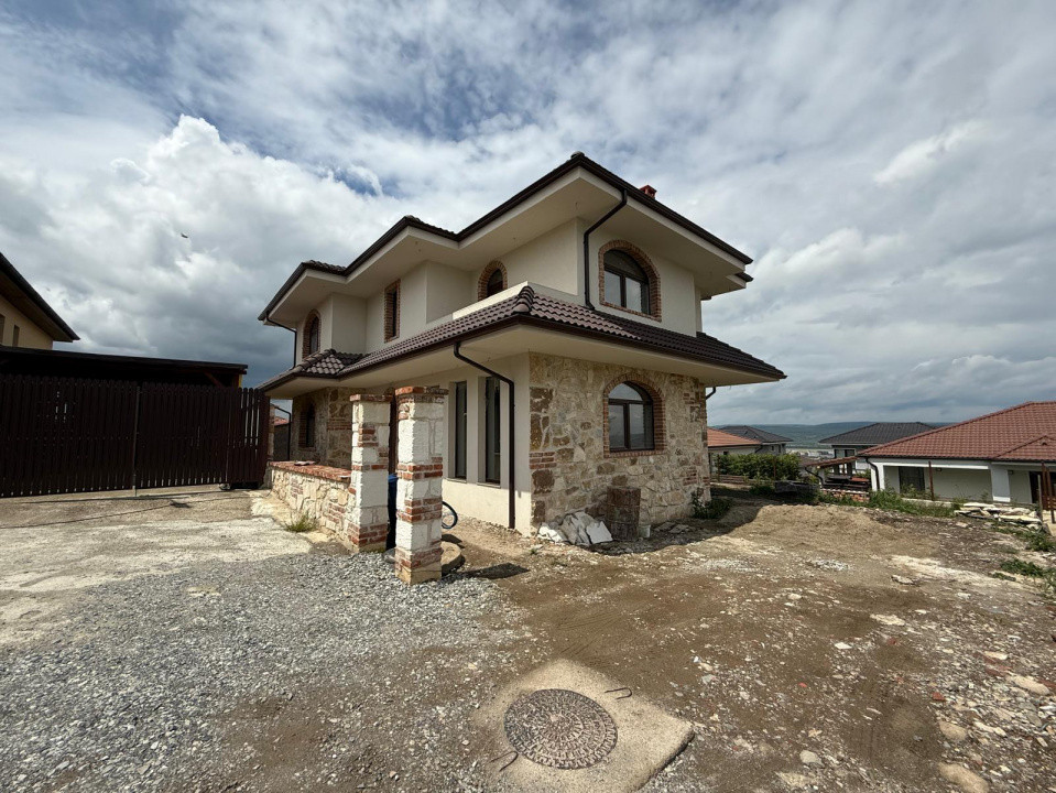 Casă Individuală, 142 mp utili, teren 500 mp Dezmir 