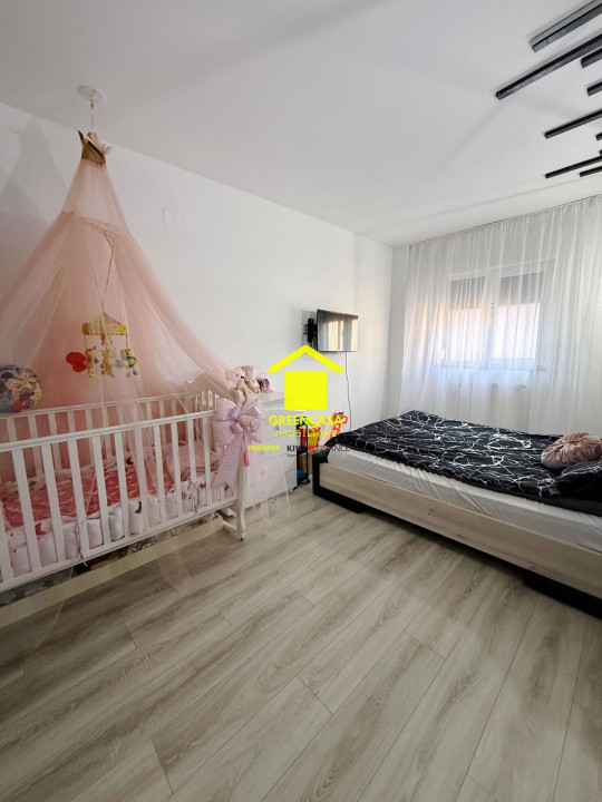 Apartament 2 camere 40 de mp plus 5 mp zona : Eroilor