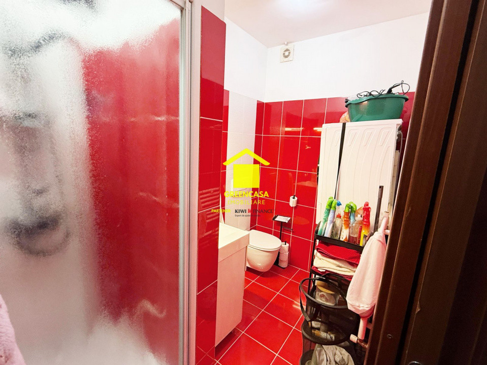 Apartament 2 camere 40 de mp plus 5 mp zona : Eroilor