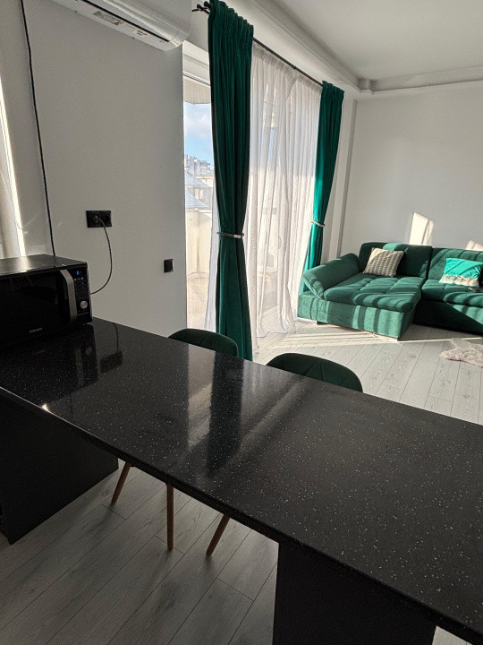 Apartament de 2 camere, 5 minute de Iulius, etaj intermediar