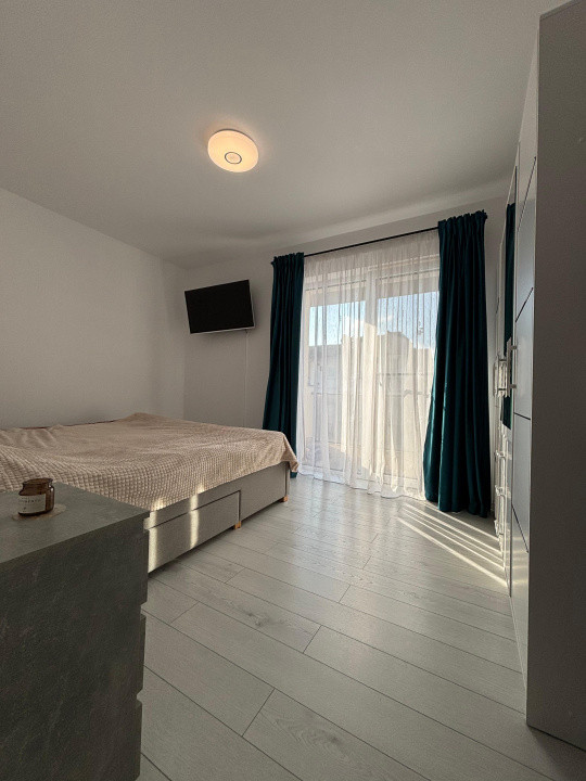 Apartament de 2 camere, 5 minute de Iulius, etaj intermediar