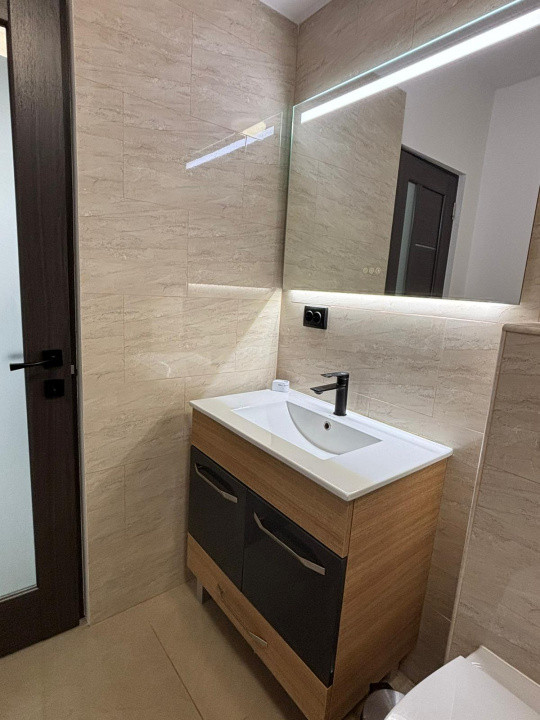 Apartament de 2 camere, 5 minute de Iulius, etaj intermediar