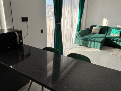 Apartament de 2 camere, 5 minute de Iulius, etaj intermediar
