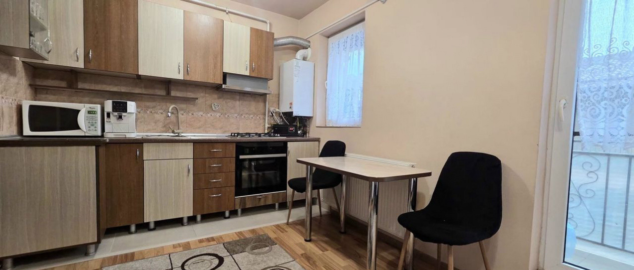 Apartament 3 camere, etaj 3 , Floresti