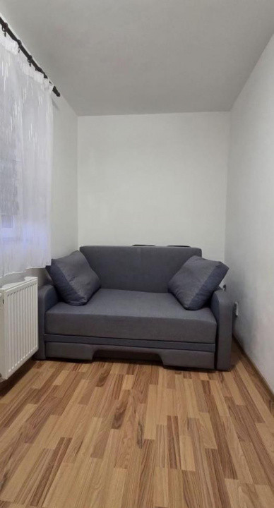 Apartament 3 camere, etaj 3 , Floresti