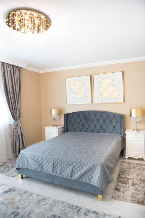 Casă superfinisată, complet mobilată, cu piscină încălzită – 5 camere, 5 băi