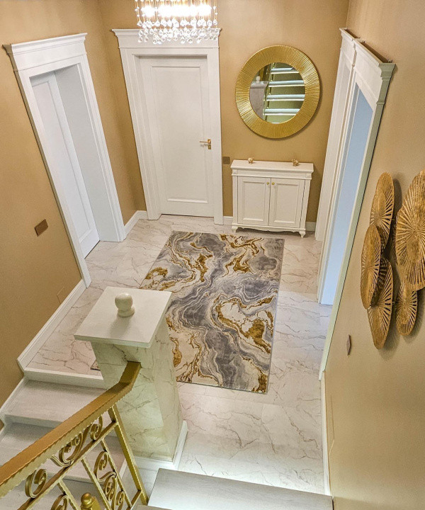 Casă superfinisată, complet mobilată, cu piscină încălzită – 5 camere, 5 băi